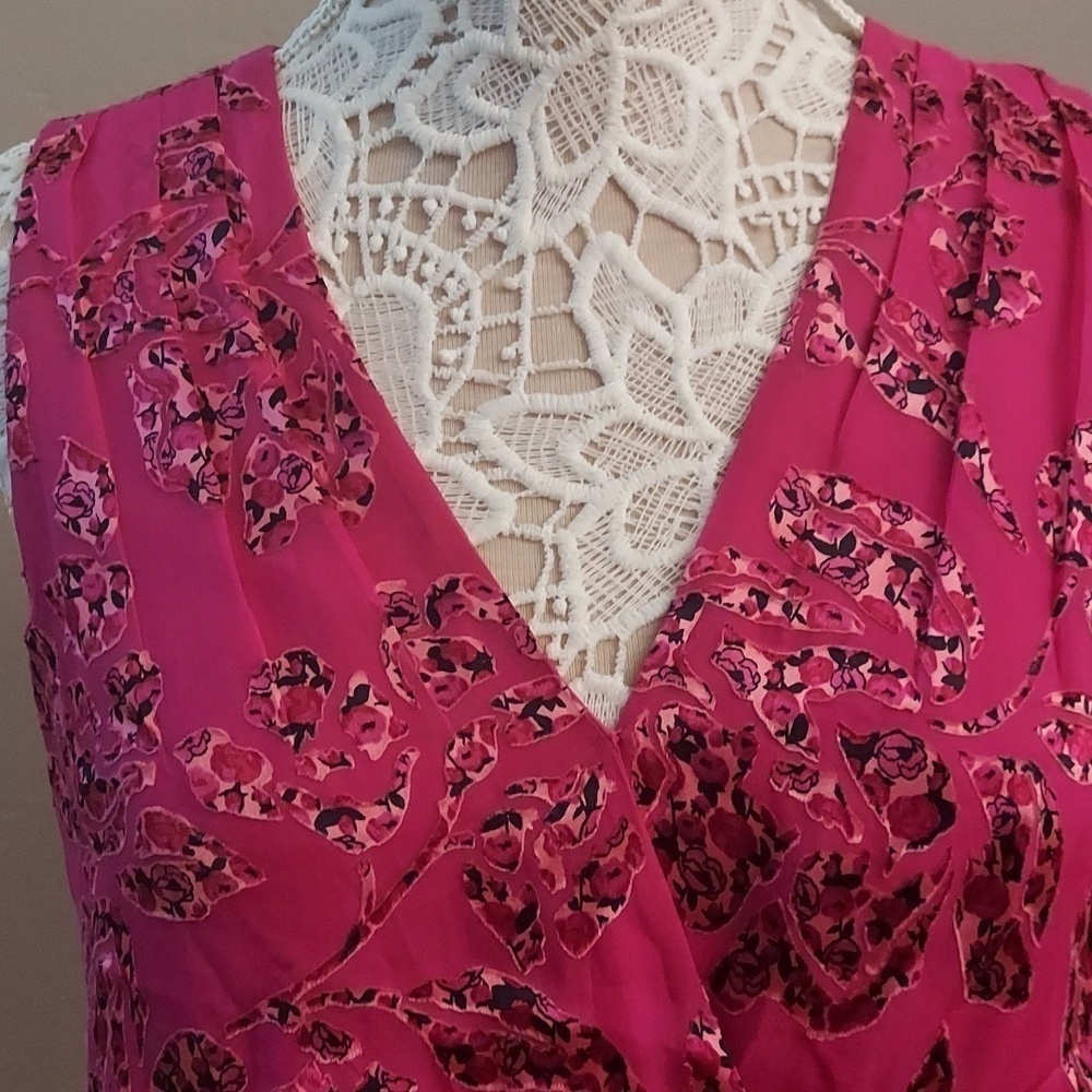 WHITE HOUSE BLACK MARKET Fuschia Sleeveless Faux Wrap Silk Floral Pullover Top S - Picture 2 of 12